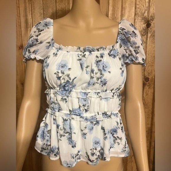 Mi ami , very cute floral on/off shoulder crop top sz M - Picture 1 of 3